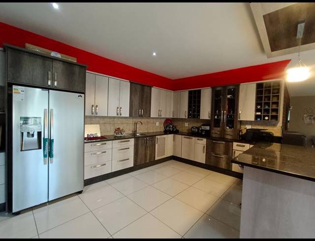 4 BEDROOM HOUSE FOR SALE IN MAGALIESBERG COUNTRY ESTATE